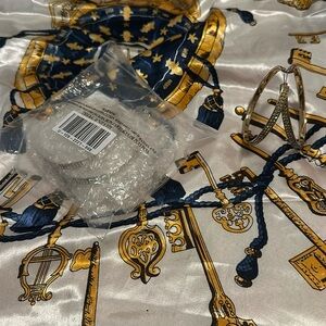 NWT iridescent rhinestones earrings